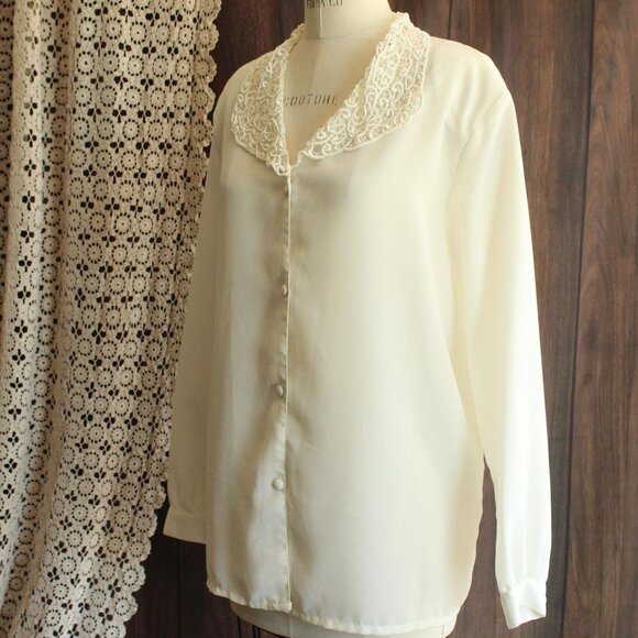 Vintage 1980s 1990s Blouse, Volup Impressions White Button Down Shirt with Lace - Picture 7 of 10